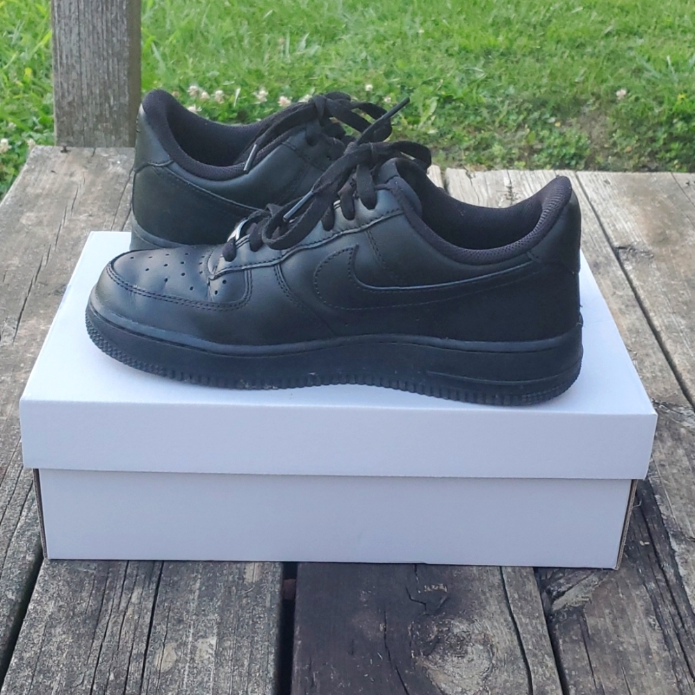 black nike air force ones